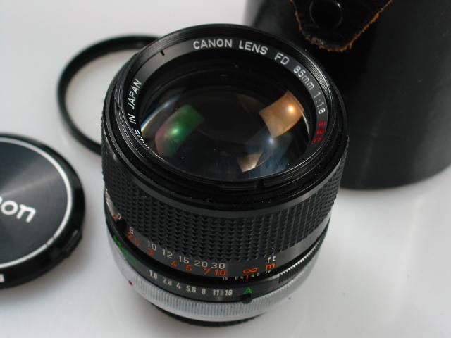 Datei:Canon FD 85 1.8 camerafoxx.jpg
