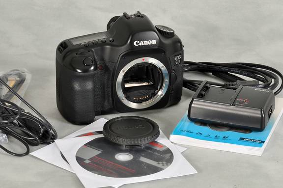 Datei:Canon 5D TeamFoto.jpg