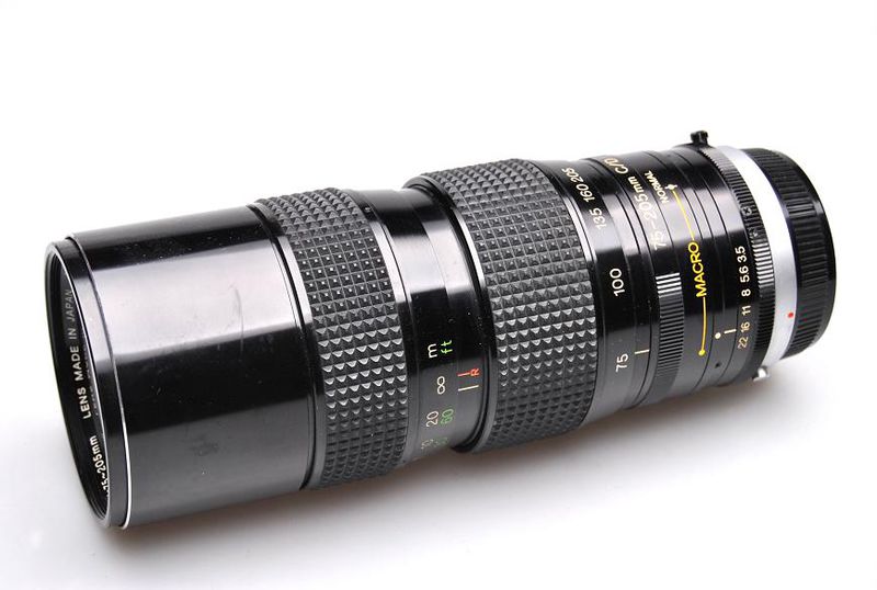 Datei:SSoligor 75-205 3.5 camerafoxx.jpg