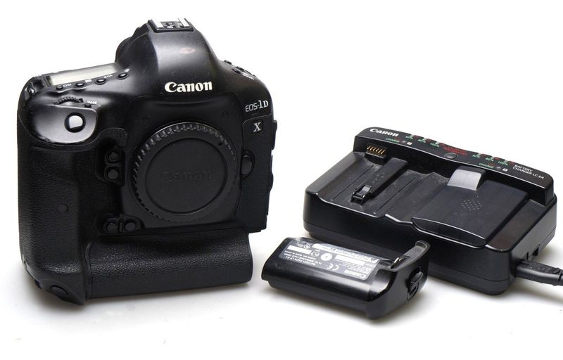 Datei:Canon D1X camerafoxx 1.JPG