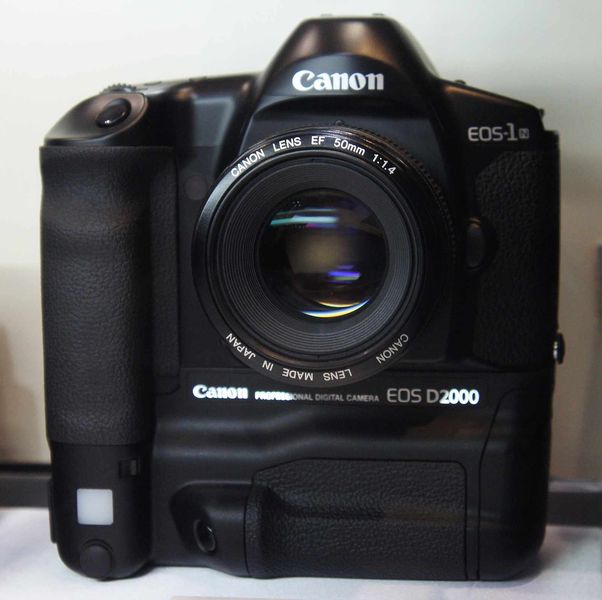 Datei:Canon EOS D2000 morio.jpg