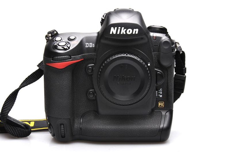 Datei:Nikon D3s camerafoxx 1.JPG