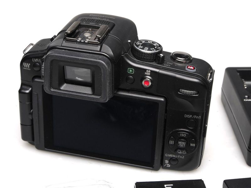 Datei:Lumix DMC-G3 sw camerafoxx 3.jpg